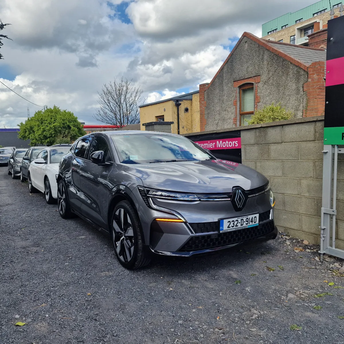 Renault Megane E-Tech 2023 - Image 1