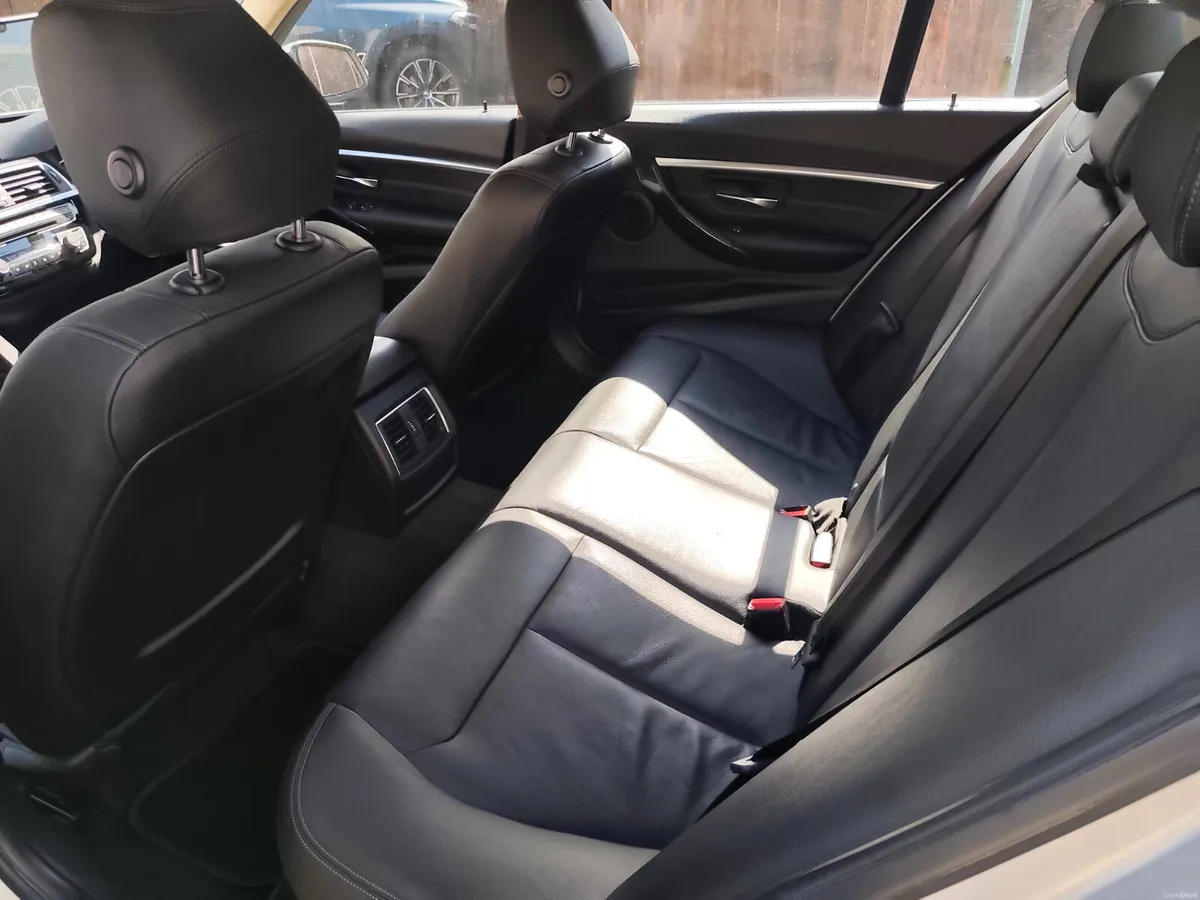 BMW 320d luxury individual auto tiny km - Image 3