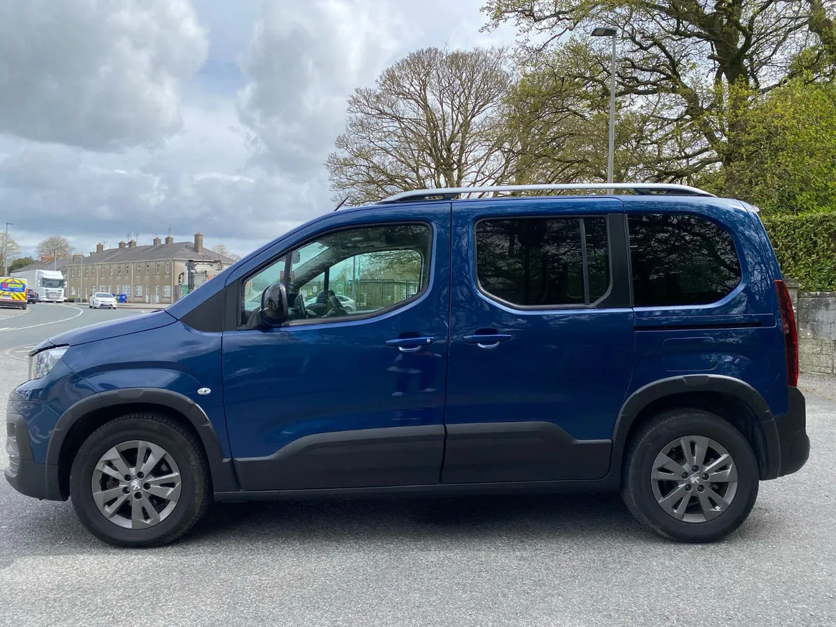 Wheelchair Accessible Peugeot Rifter 2022 - Image 4