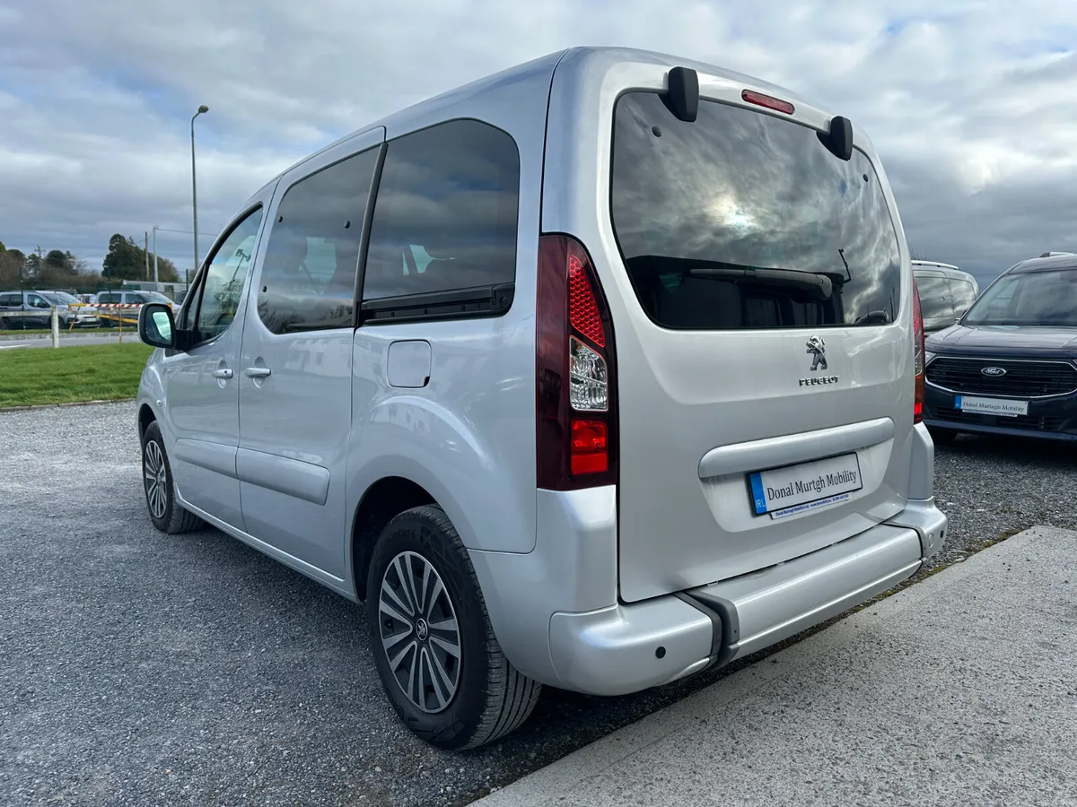 Wheelchair Car - Image 5