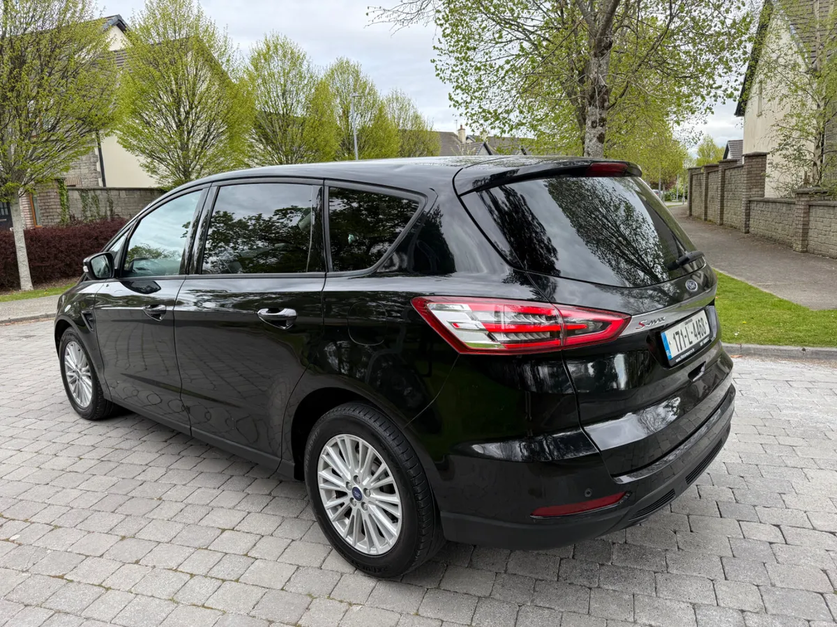 Ford S-Max 2017 1 Owner Car LARGE SCREEN - Image 4