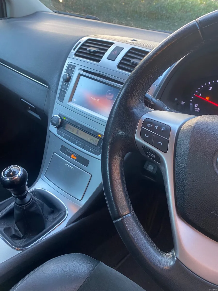 Toyota Avensis 2014 - Image 2