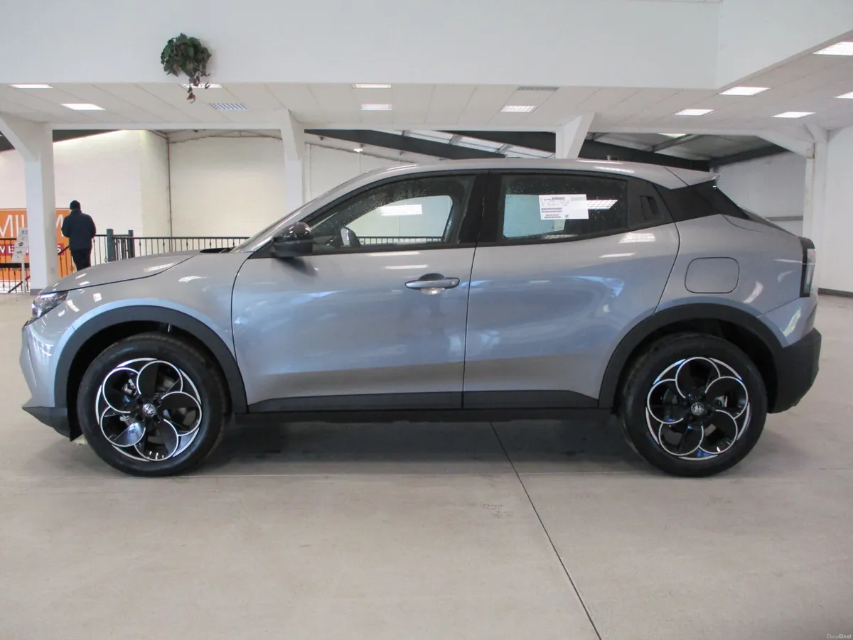 NEW  2026 OFFERS ALFA ROMEO JUNIOR ELECTRICA 54kWh - Image 1