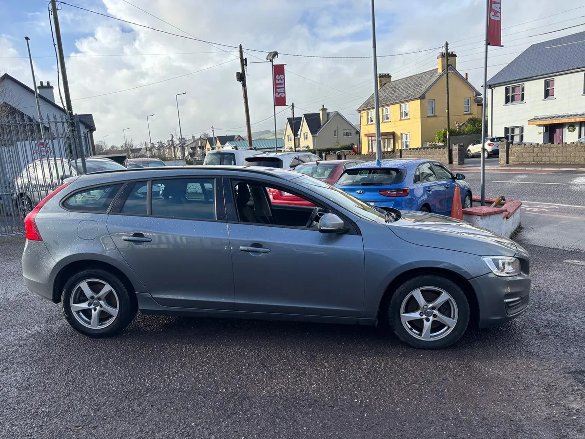 Volvo V60 2016  2.0  DIESEL  ESTATE - Image 2