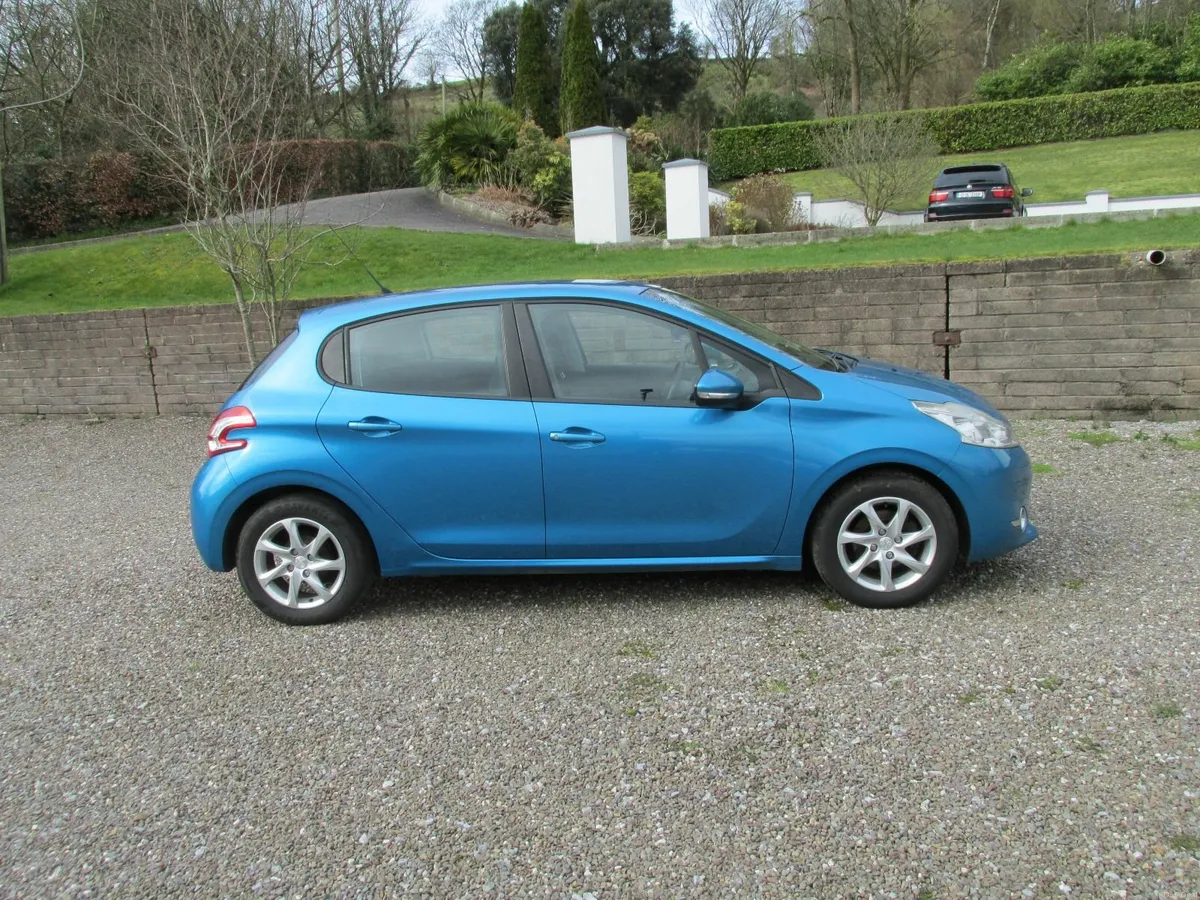 Peugeot 208 2014 - Image 1