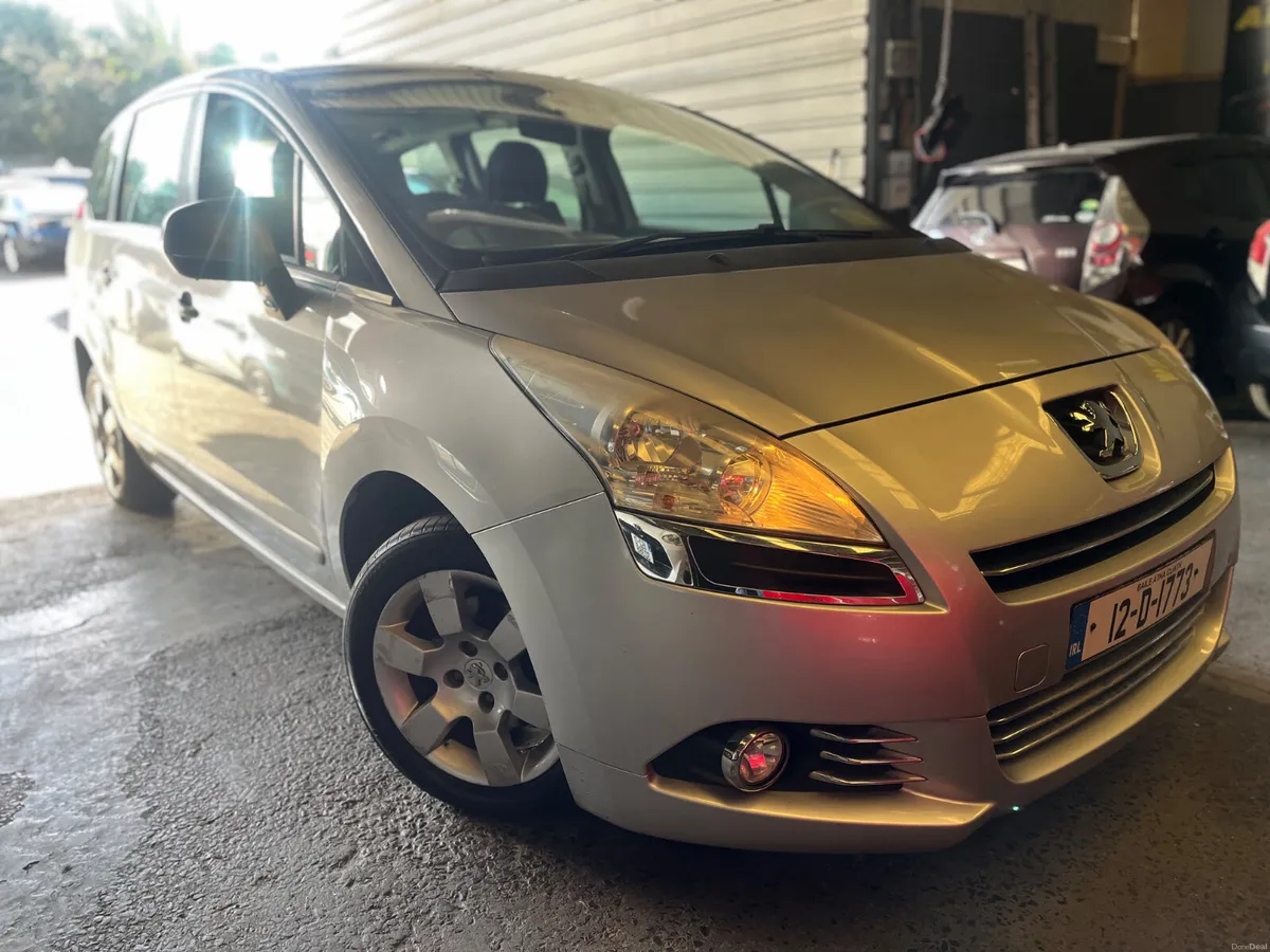 Peugeot 5008 2012 - Image 1
