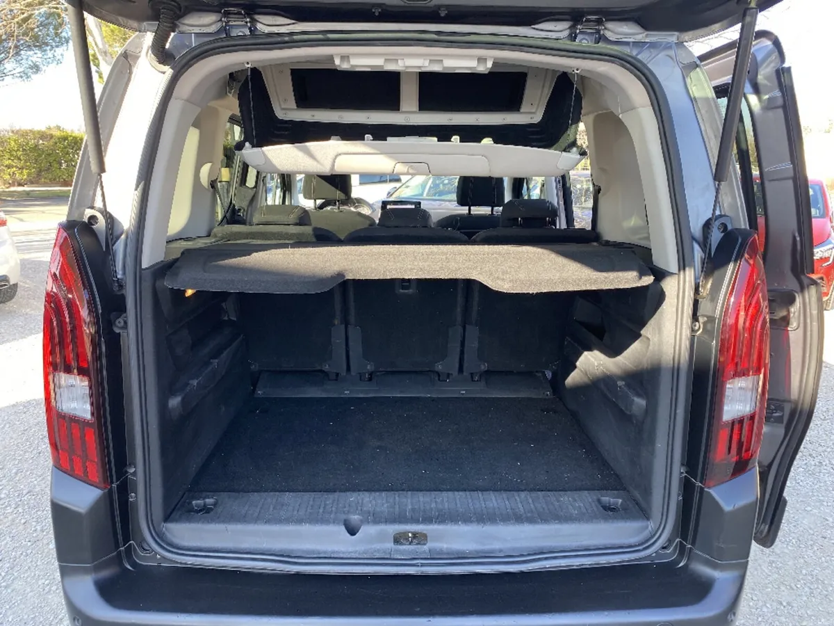 Taxi Car Parcel Shelf - Image 1