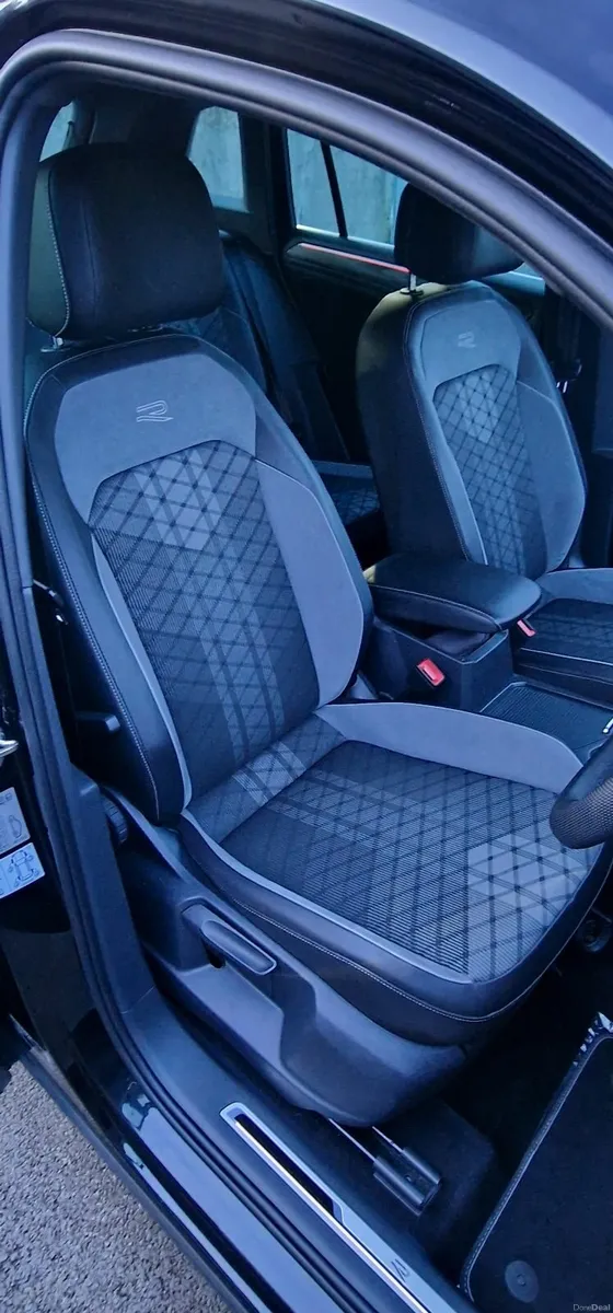 Volkswagen Tiguan 2.0 TDI R-Line Panoramic Sunroof - Image 2