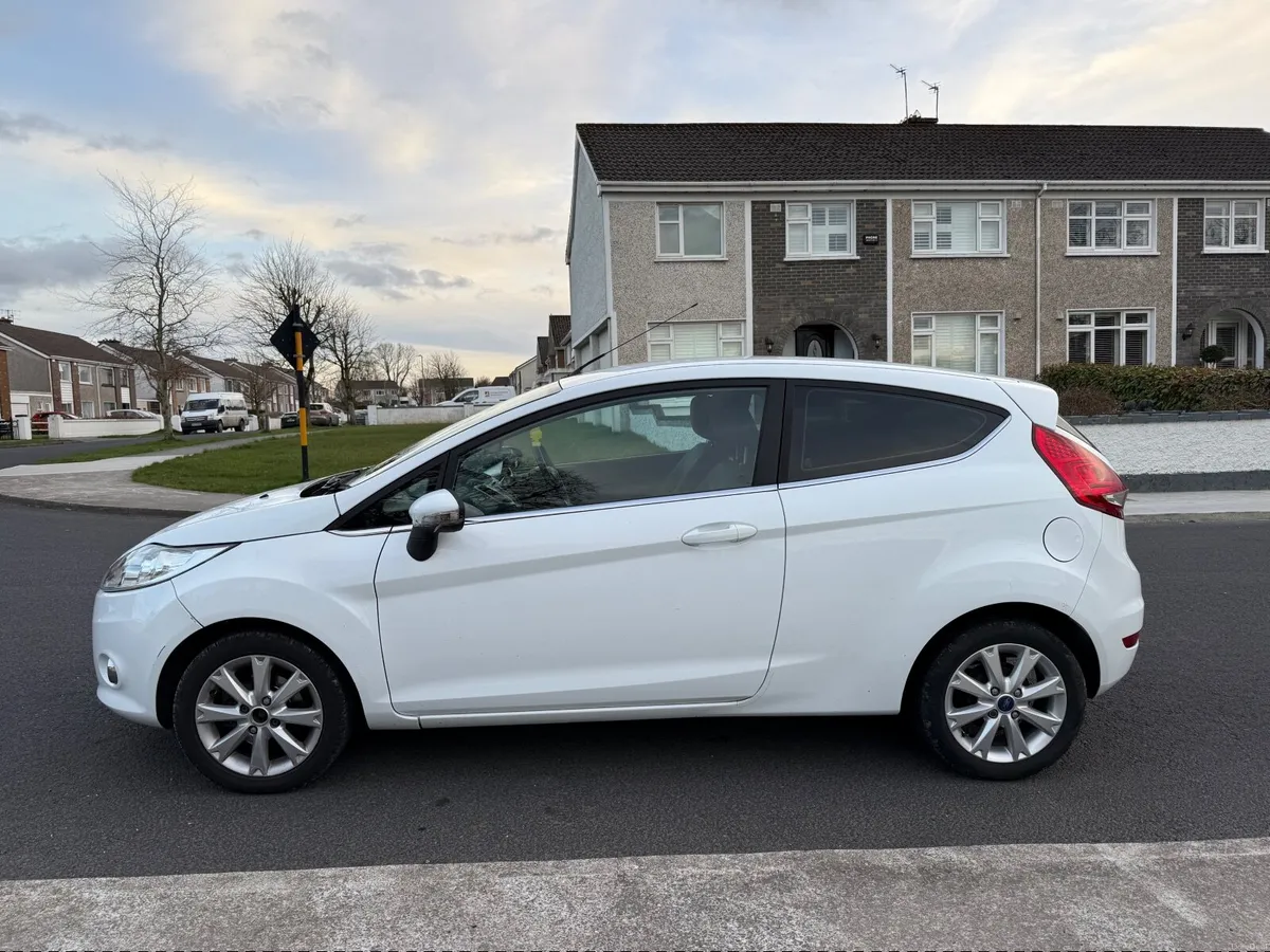 Ford Fiesta 2011 Zetec 1.25 - Image 4