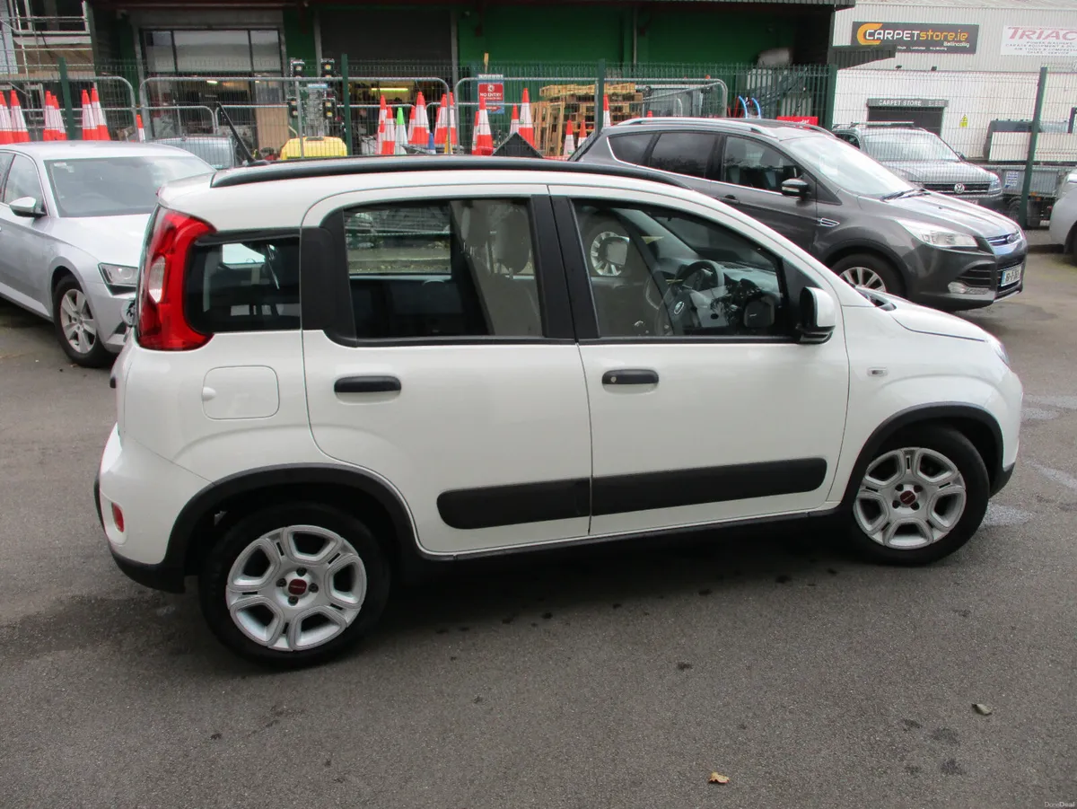 Fiat Panda Hybrid 1.0 2023 - Image 4