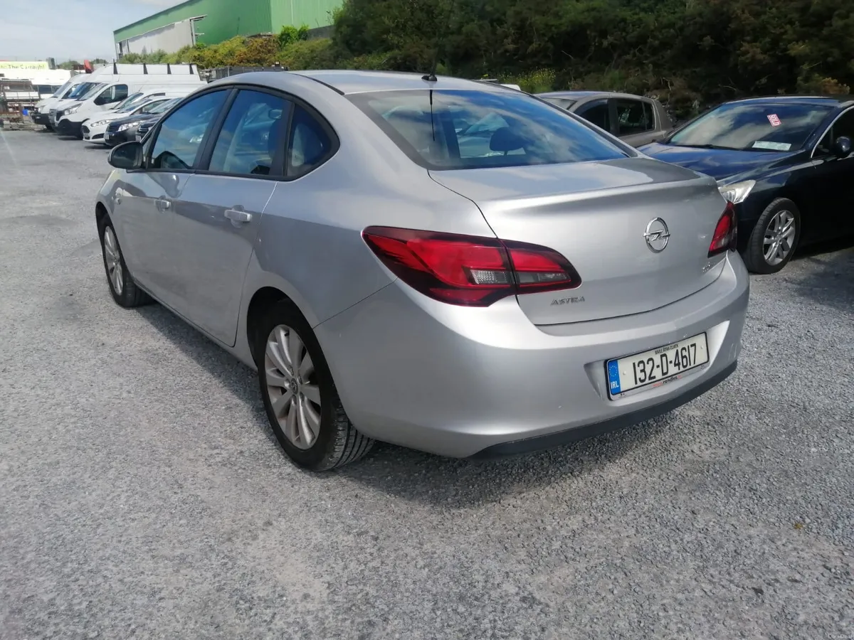 Opel Astra 2013 - Image 4