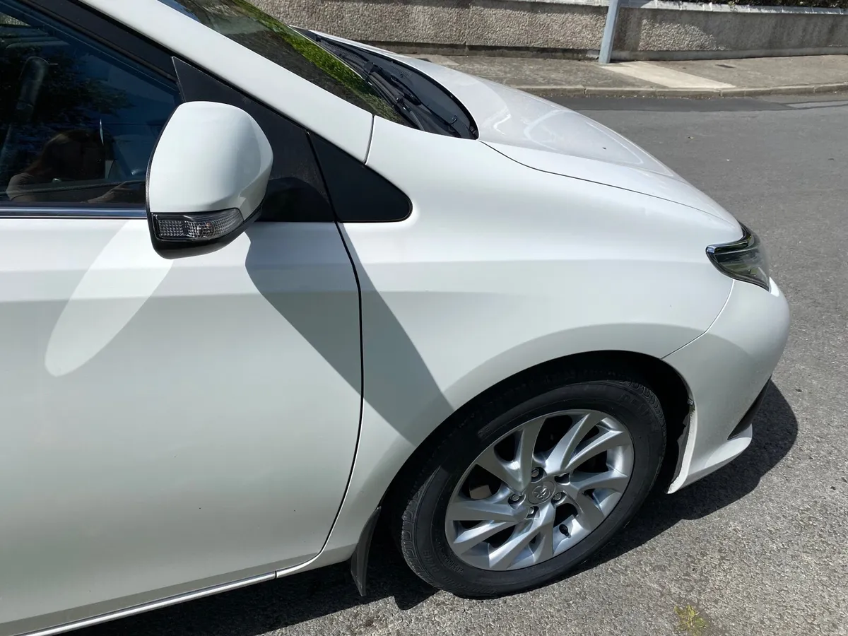 Toyota Auris 2017 - Image 3