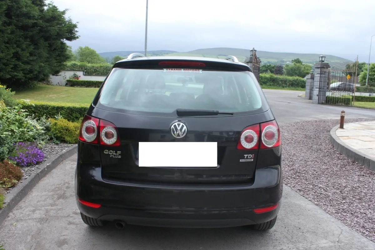 Volkswagen Golf Plus 1.6 TDI SE BMT,  2011 - Image 2