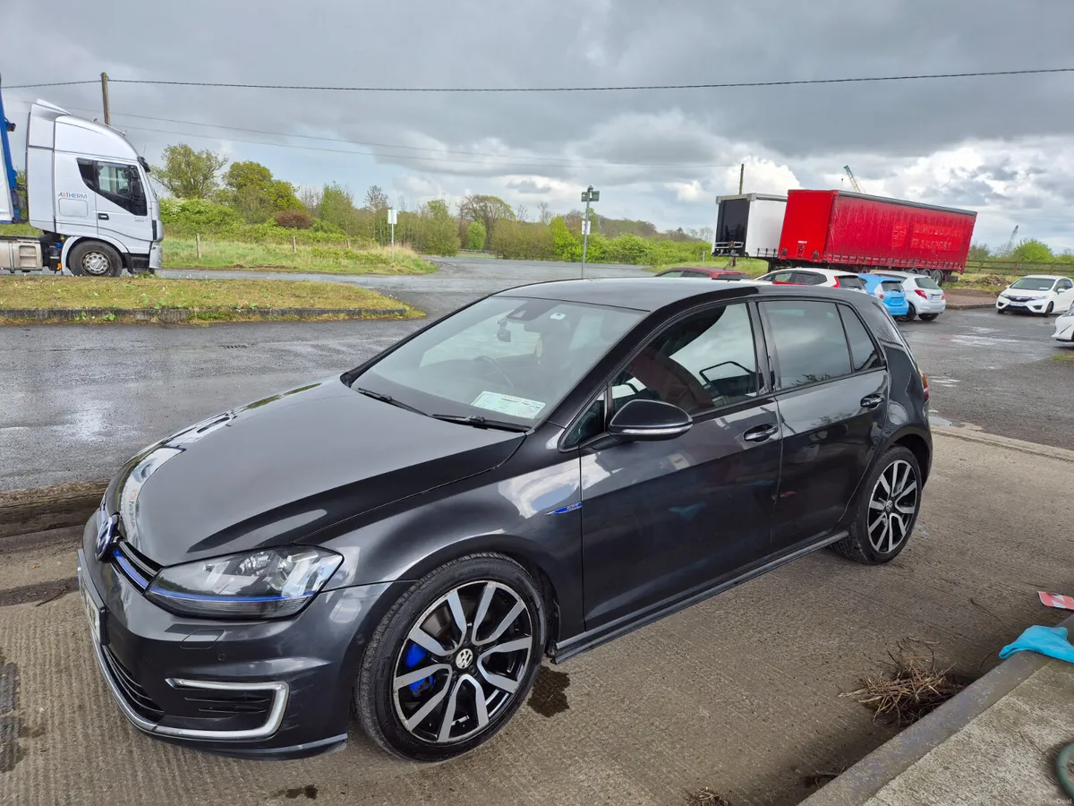 Volkswagen Golf 2015 GTE PLUG IN HYBRID AUTOMATIC - Image 1