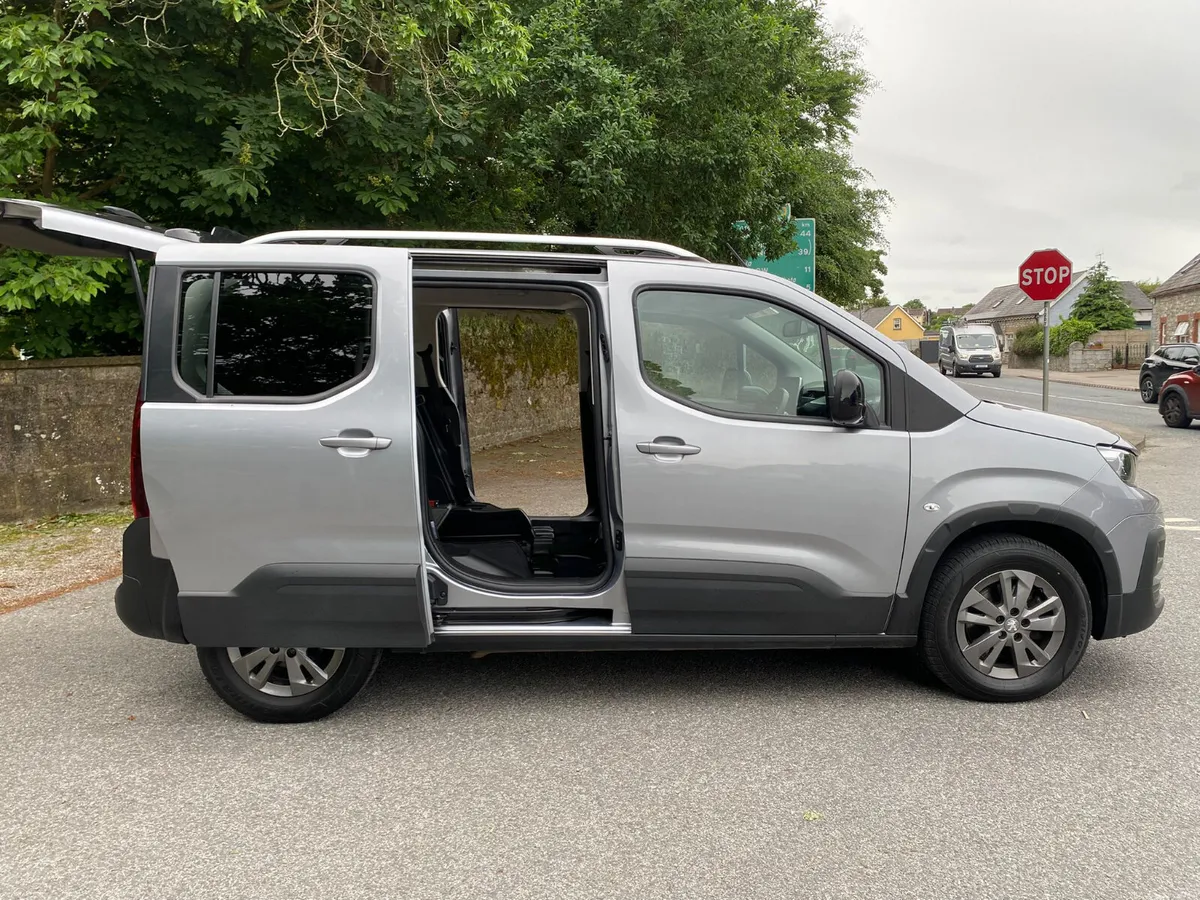 Wheelchair Accessible Peugeot Rifter 2022 - Image 6
