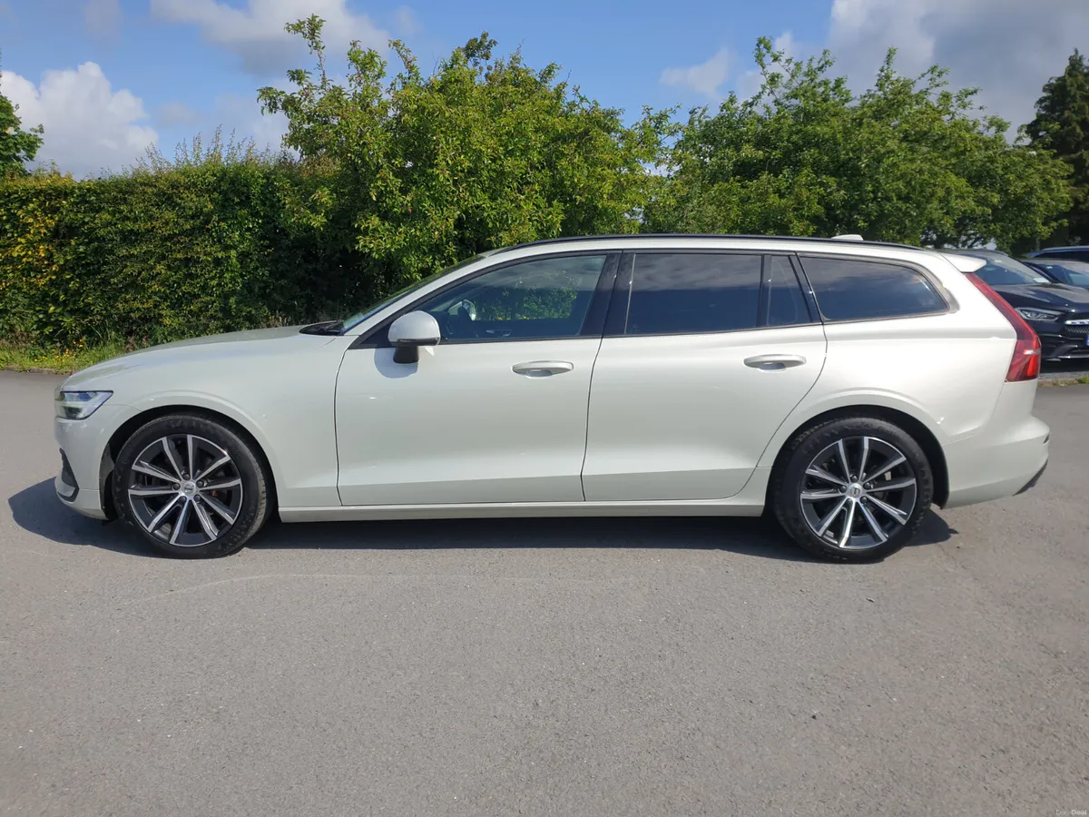 Volvo V60 2022 diesel 197 bhp Momentum - Image 6