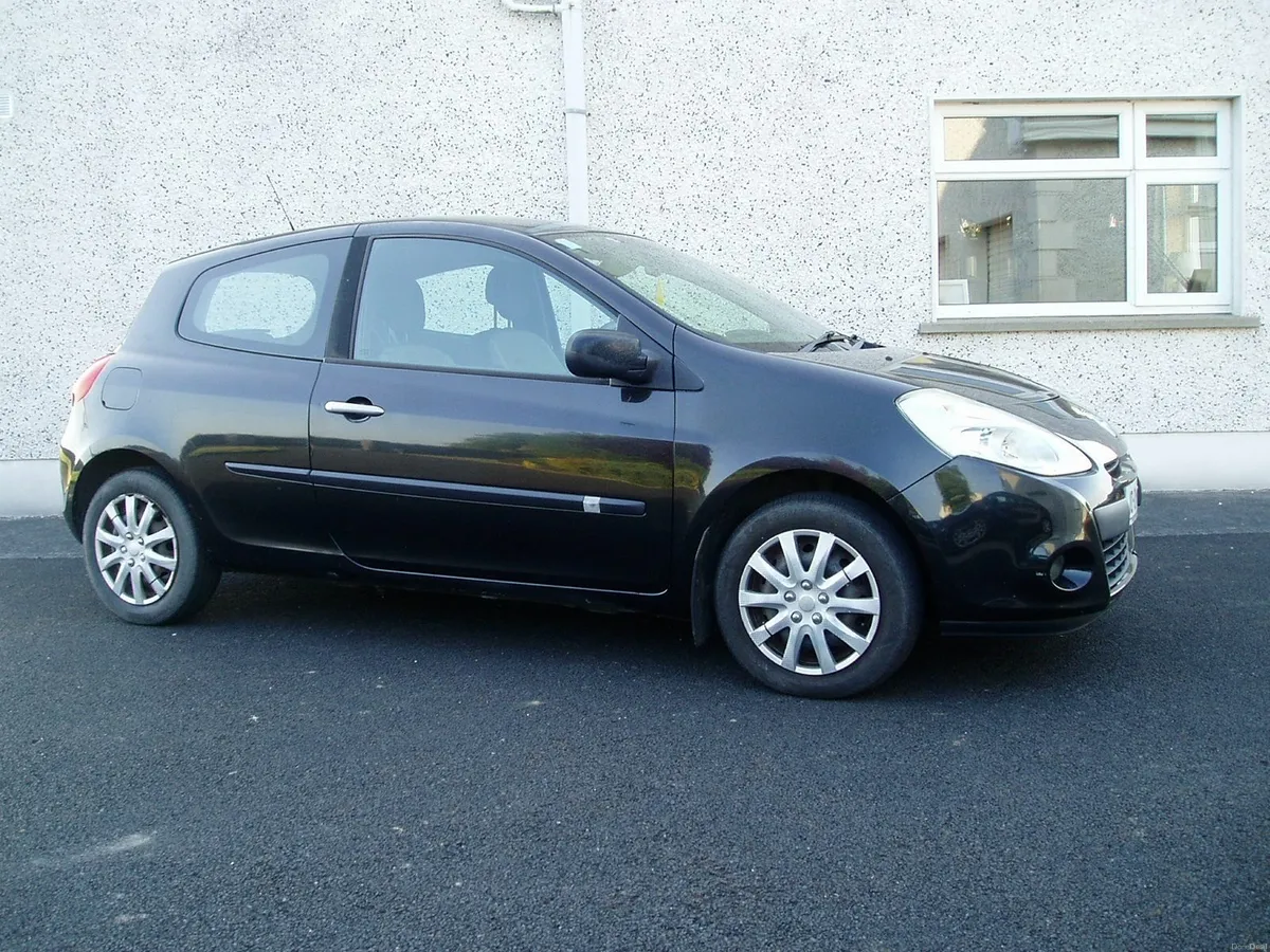 2010 Clio 1.1 petrol, NCT to August 2026, taxed - Image 1