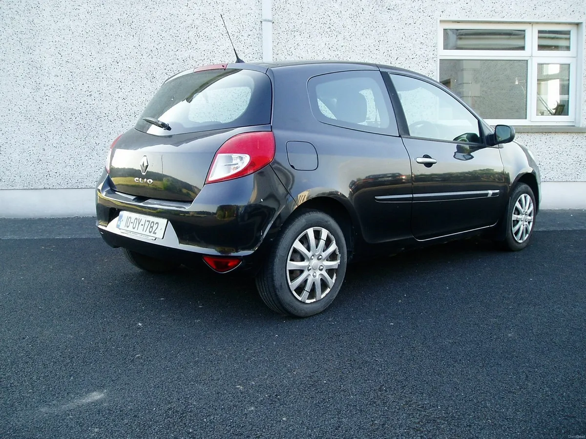 2010 Clio 1.1 petrol, NCT to August 2026, taxed - Image 4