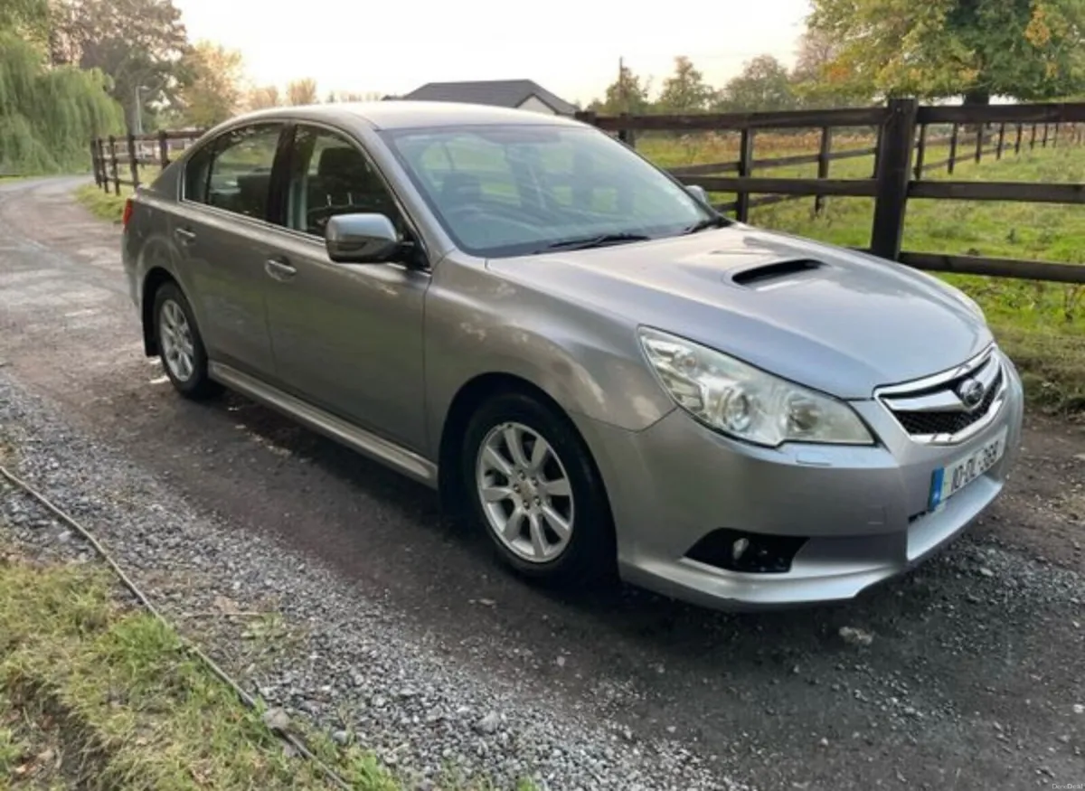 Subaru Legacy 2010 - Image 2