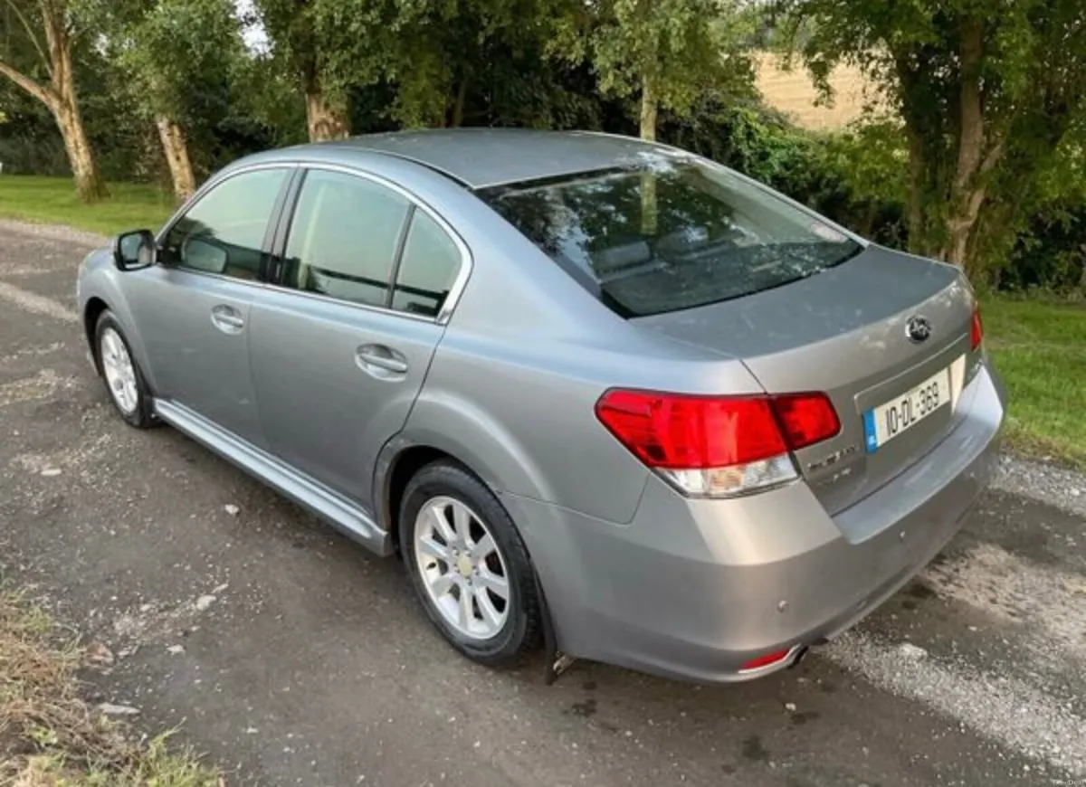 Subaru Legacy 2010 - Image 3