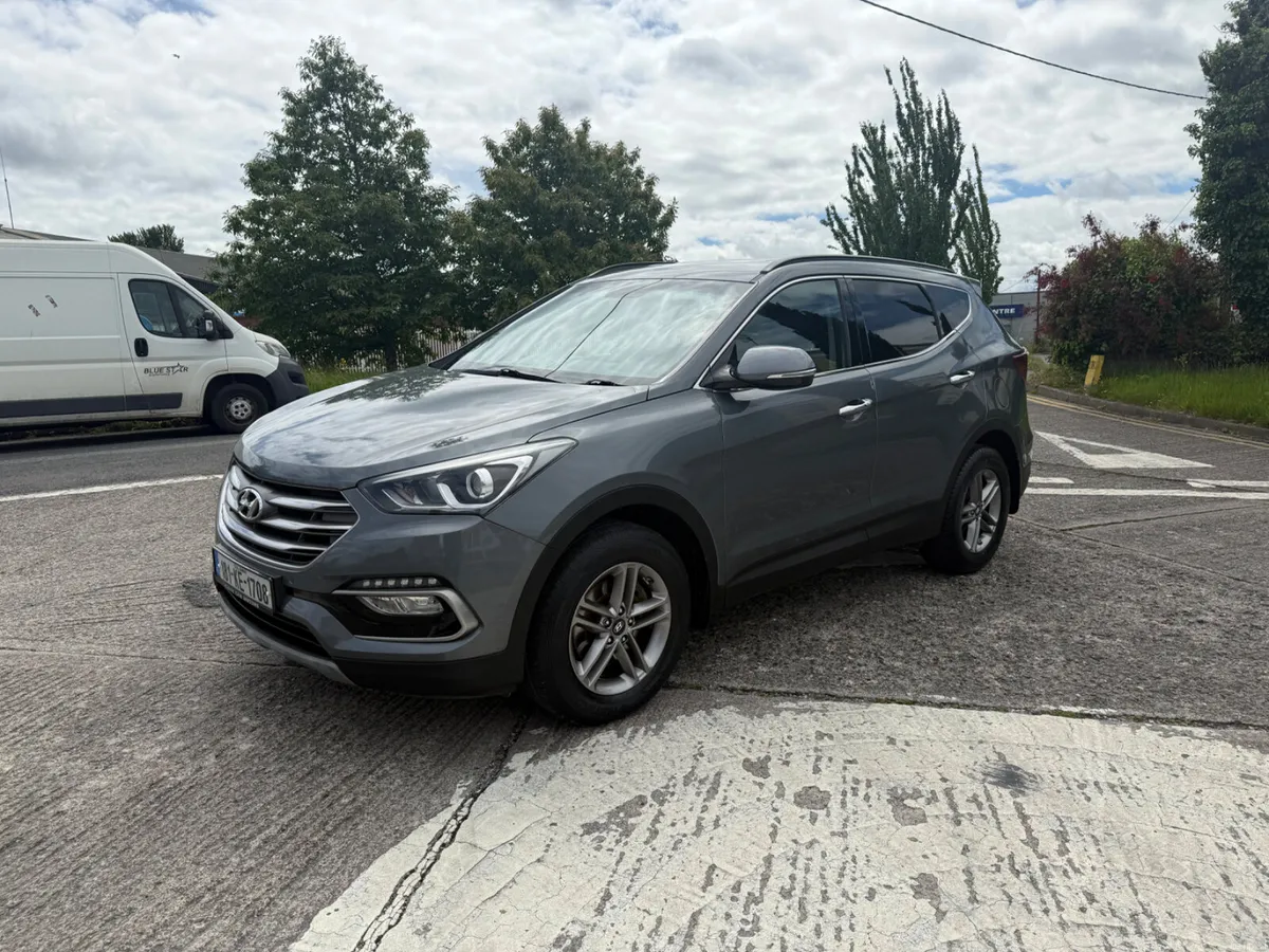 Hyundai Santa Fe 2018 4x4 7 Seater - Image 2