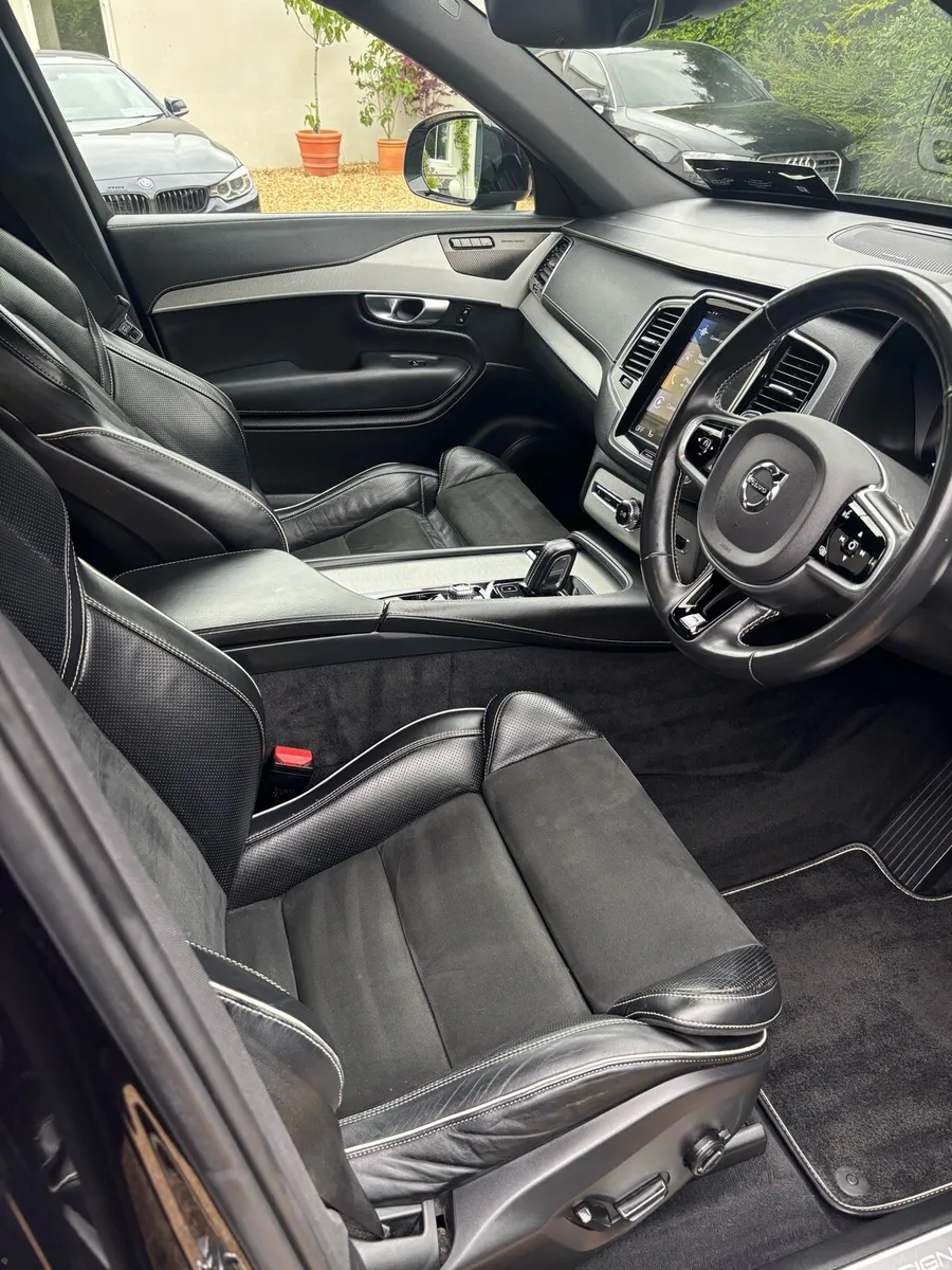 Volvo XC90 T8 R Design Ultimate Dark Edition AWD - Image 4