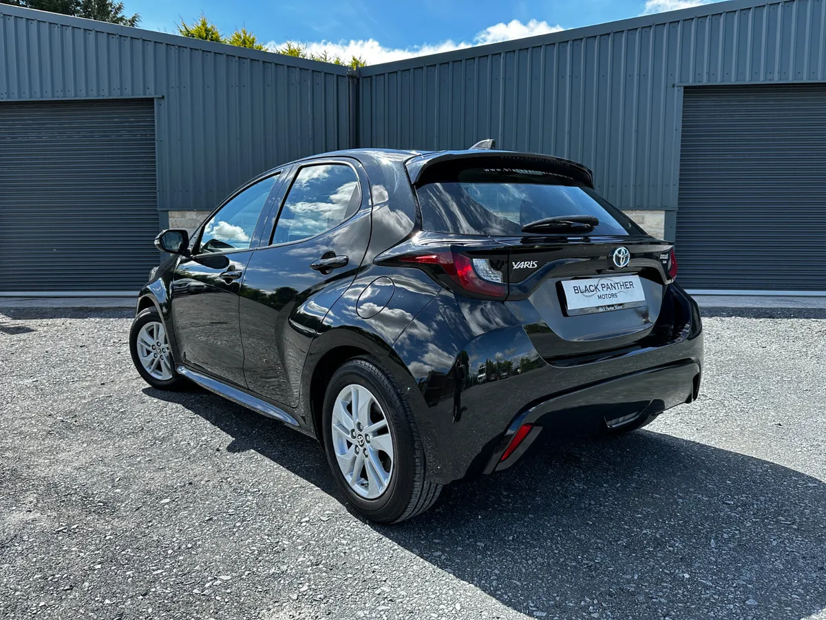 Toyota Yaris 231’ 1.5 Hybrid LUNA EXTREMELY LOW KM - Image 3