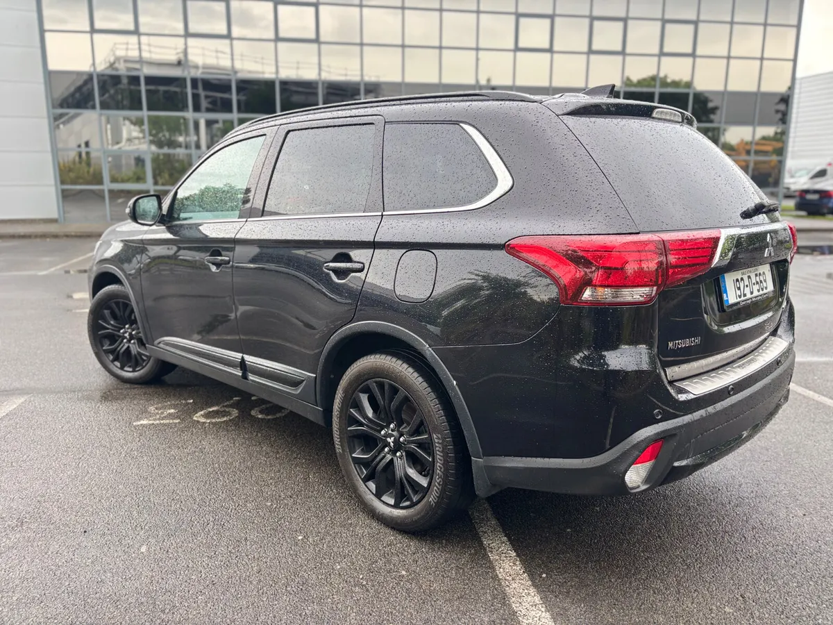 192 Mitsubishi Outlander DI- D ~ Seven Seats  Auto - Image 5