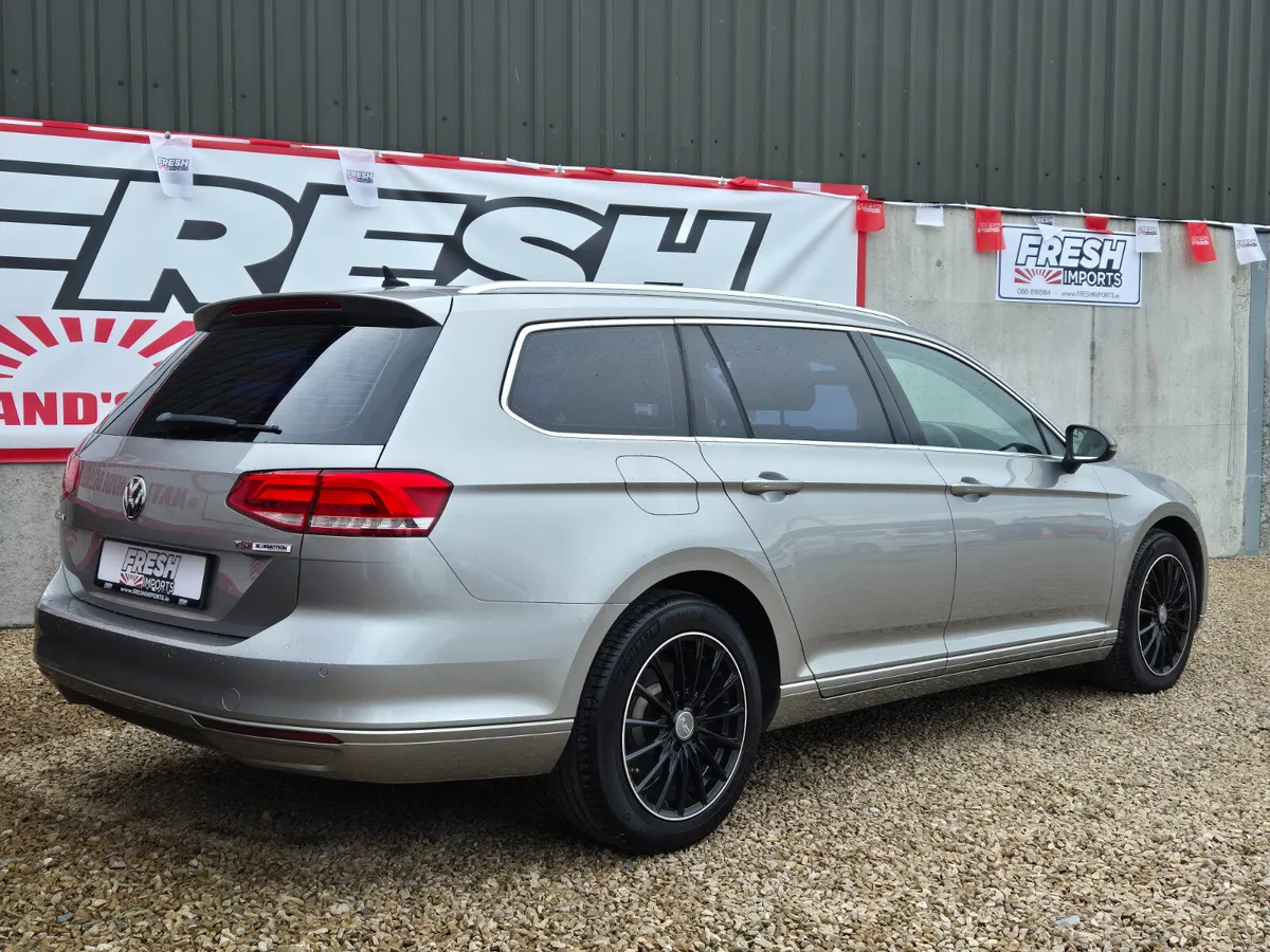 VOLKSWAGEN PASSAT ESTATE DSG LOW KM - Image 6