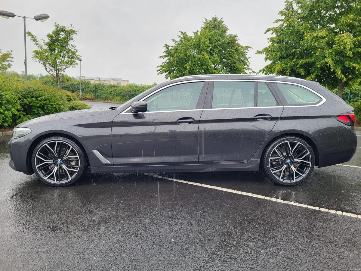 2021 BMW 520D SE AUTO TOURING WITH M SPORT ALLOYS - Image 3