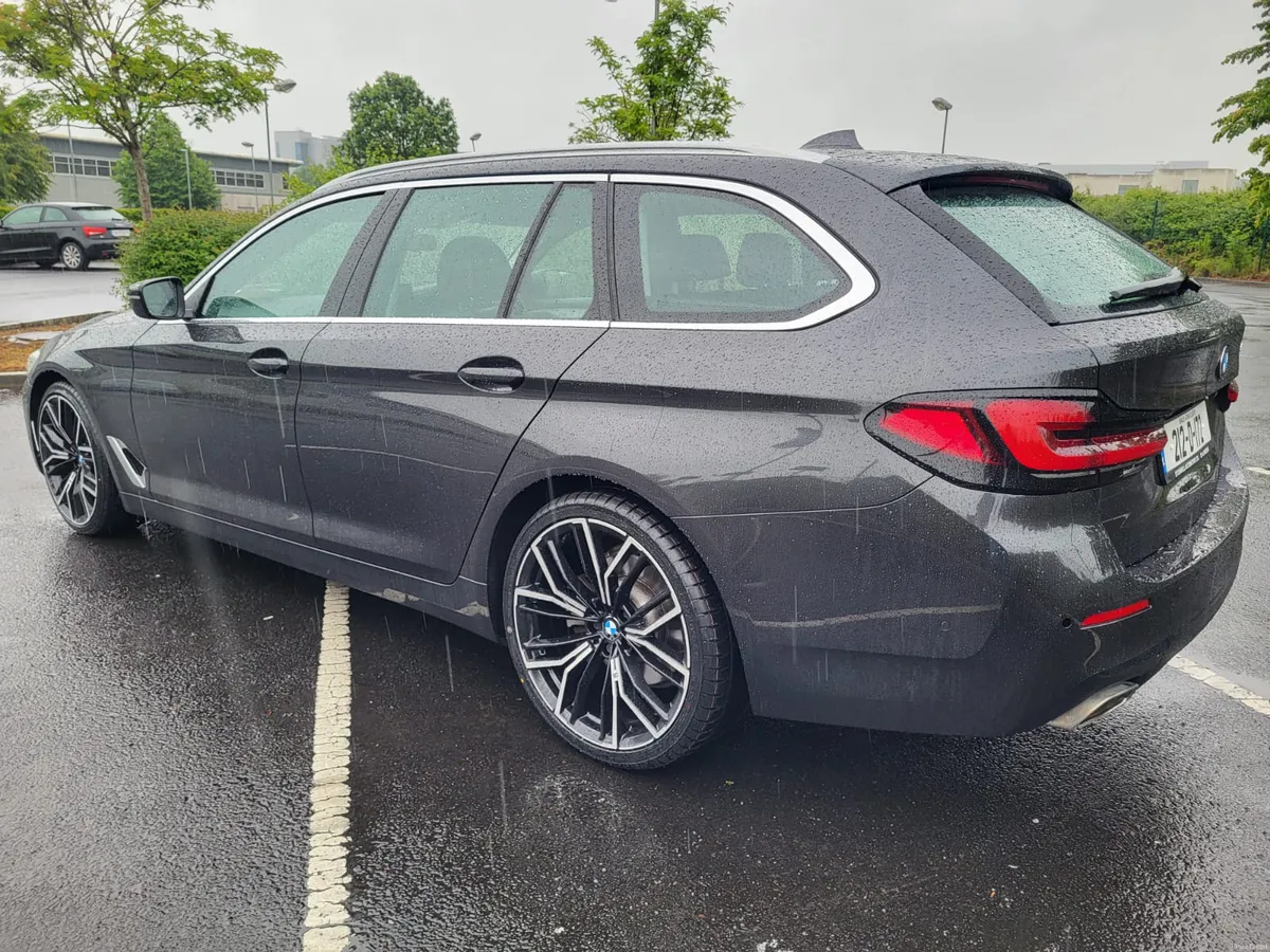 2021 BMW 520D SE AUTO TOURING WITH M SPORT ALLOYS - Image 4