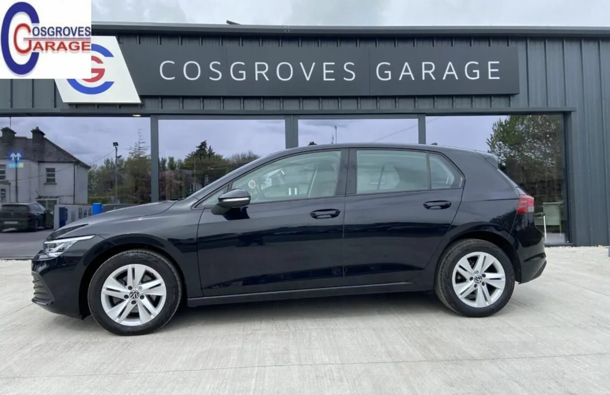 Volkswagen Golf 2023 - Image 2