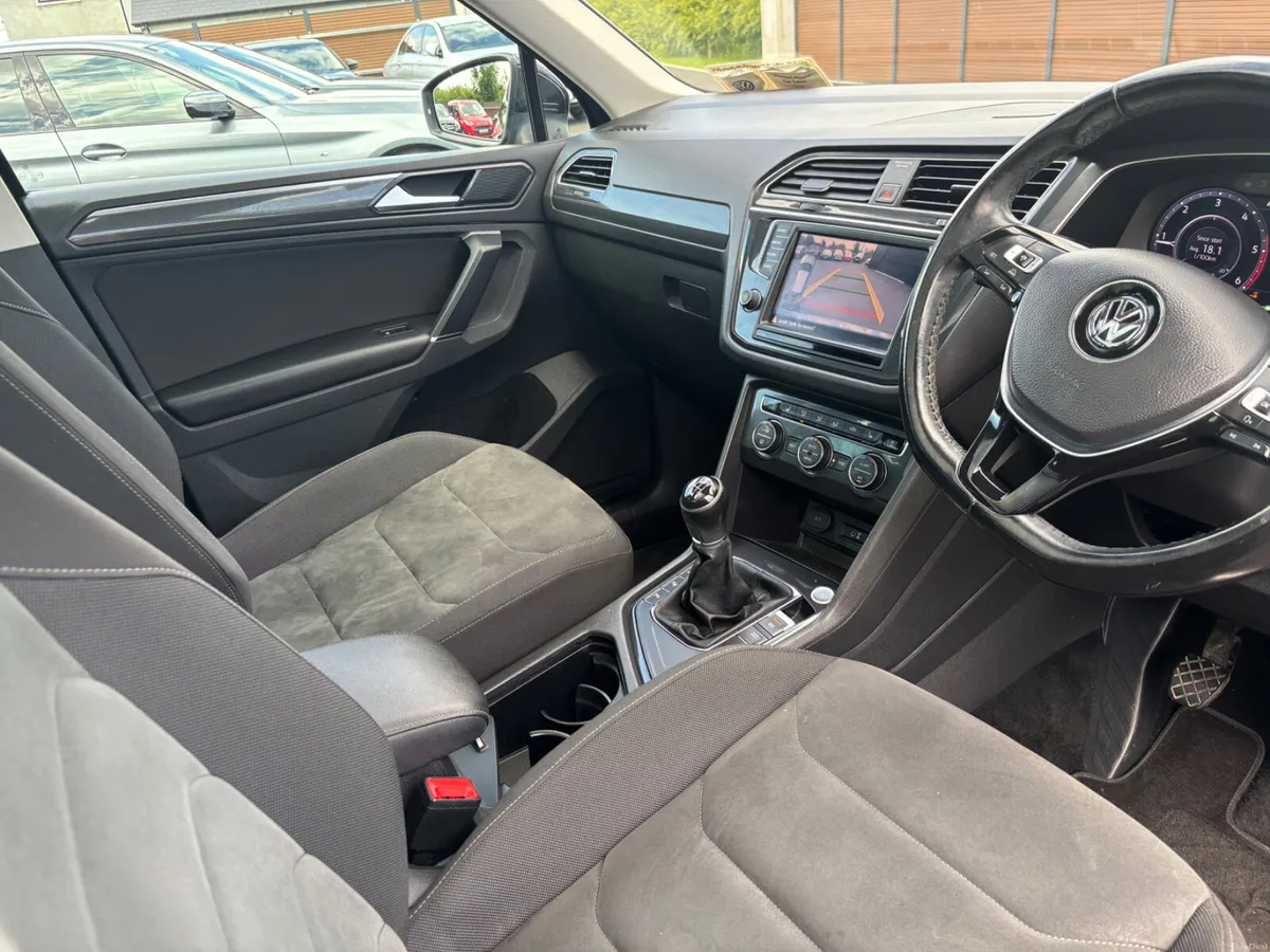 Volkswagen Tiguan 2017 Highline Pan Roof!! - Image 3