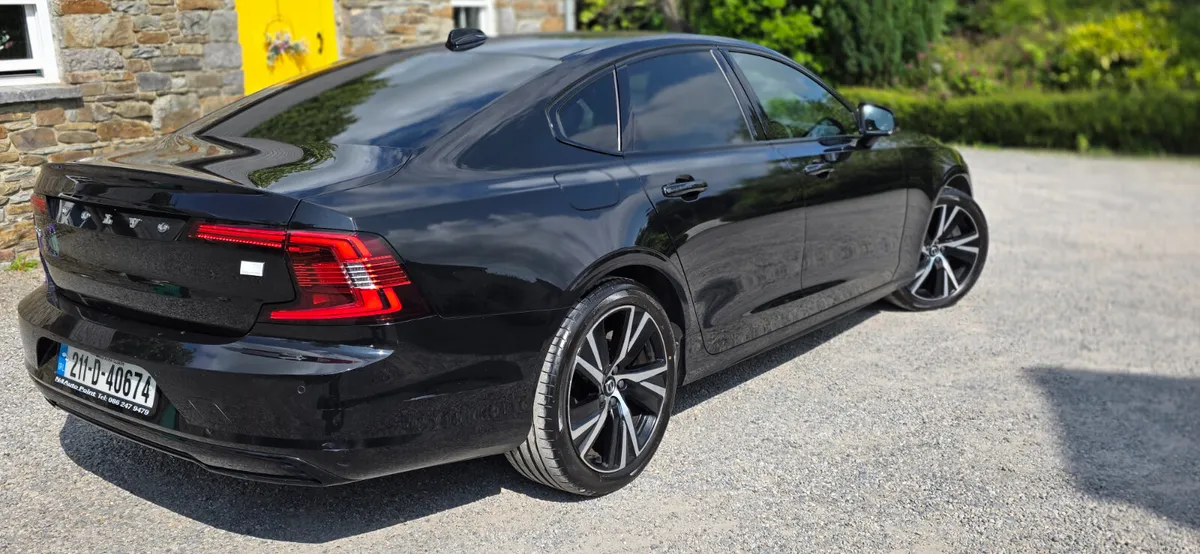 Volvo S90 2021 R DESIGN T8 4WD - Image 4