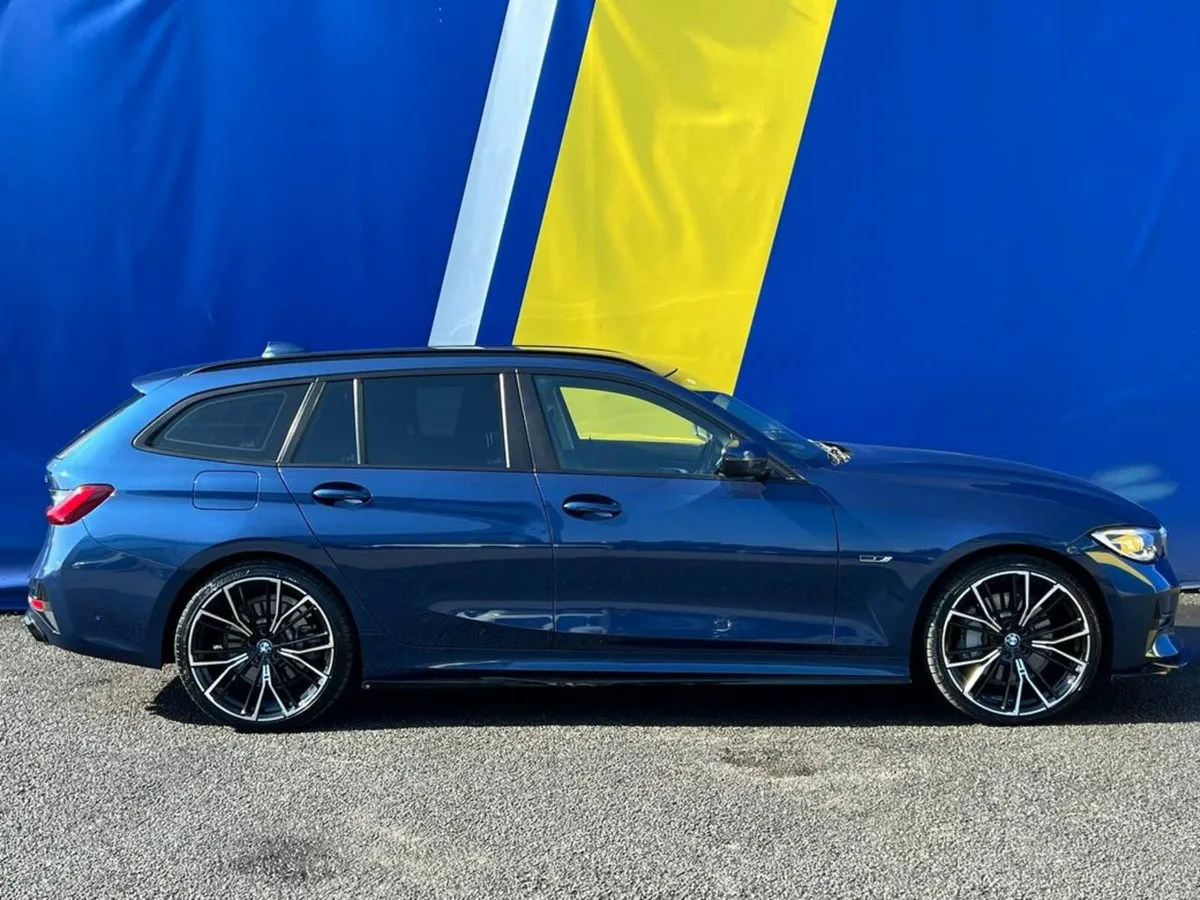 BMW 3-Series 330e PRO COMPETITION PACK 2.0 HYBRID - Image 2