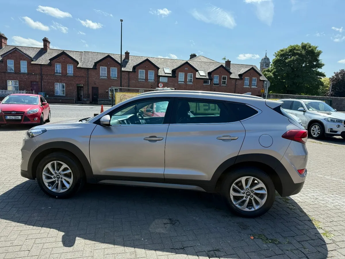Hyundai Tucson 2017 CRDI PREMIUM NCT01/27 - Image 3