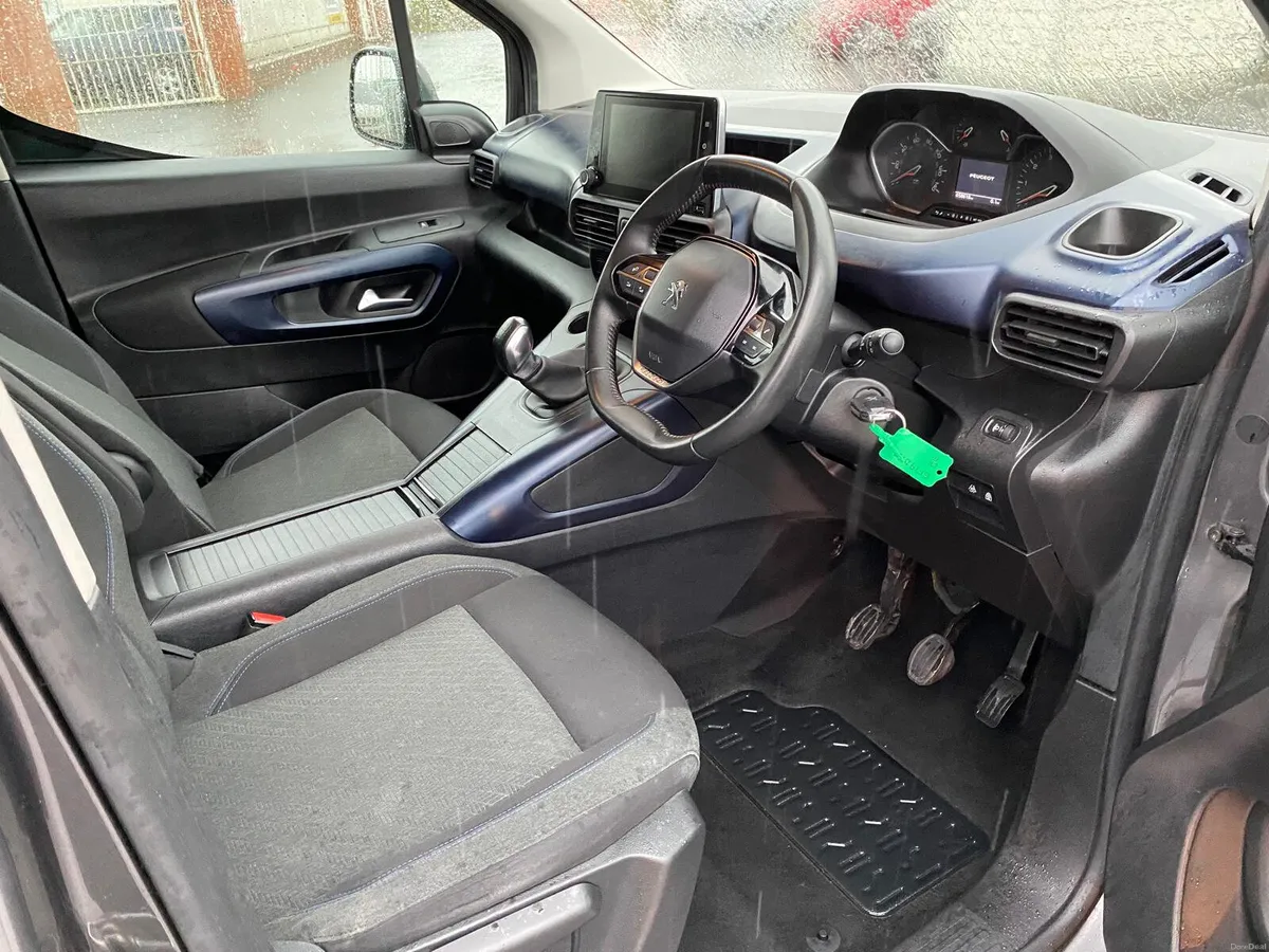 Wheelchair Accessible Peugeot Rifter Horizon - Image 6