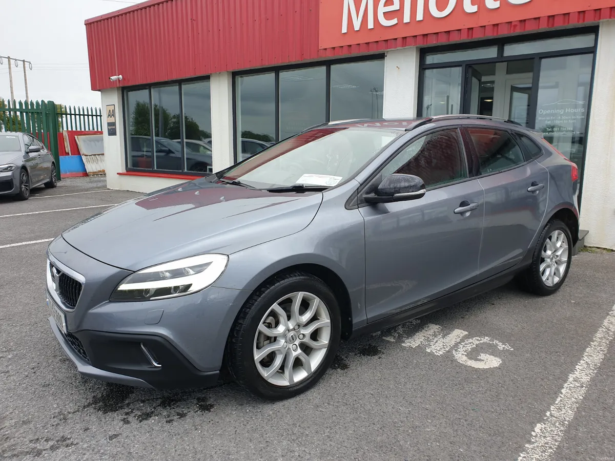 Volvo V40 2.0D DESIGN AUTO - Image 2