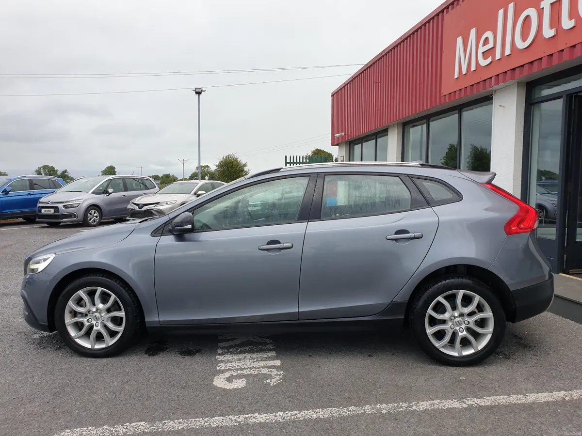 Volvo V40 2.0D DESIGN AUTO - Image 3