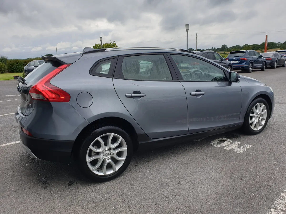 Volvo V40 2.0D DESIGN AUTO - Image 6