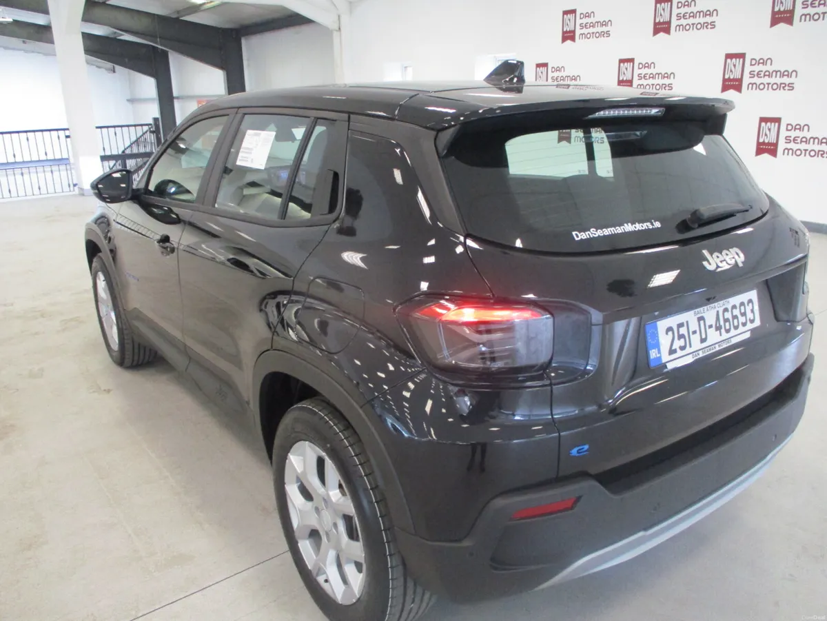 JEEP AVENGER BEV ALTITUDE WITH LEATHER 251 - Image 2