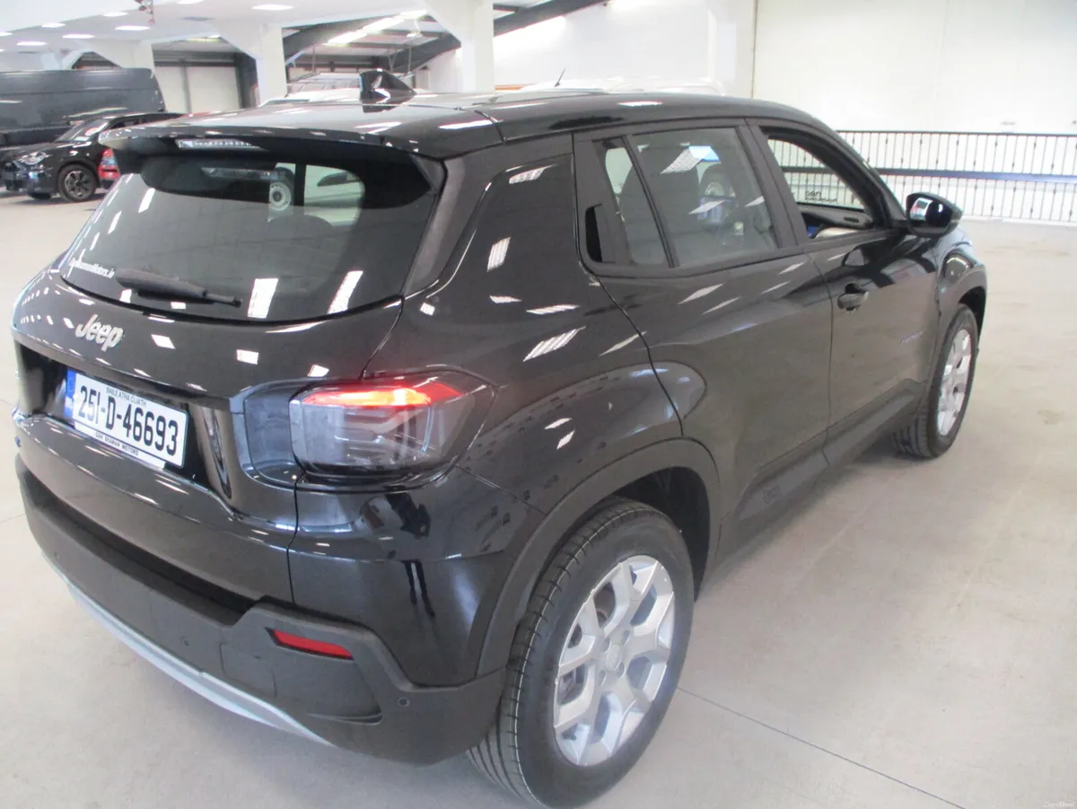 JEEP AVENGER BEV ALTITUDE WITH LEATHER 251 - Image 4