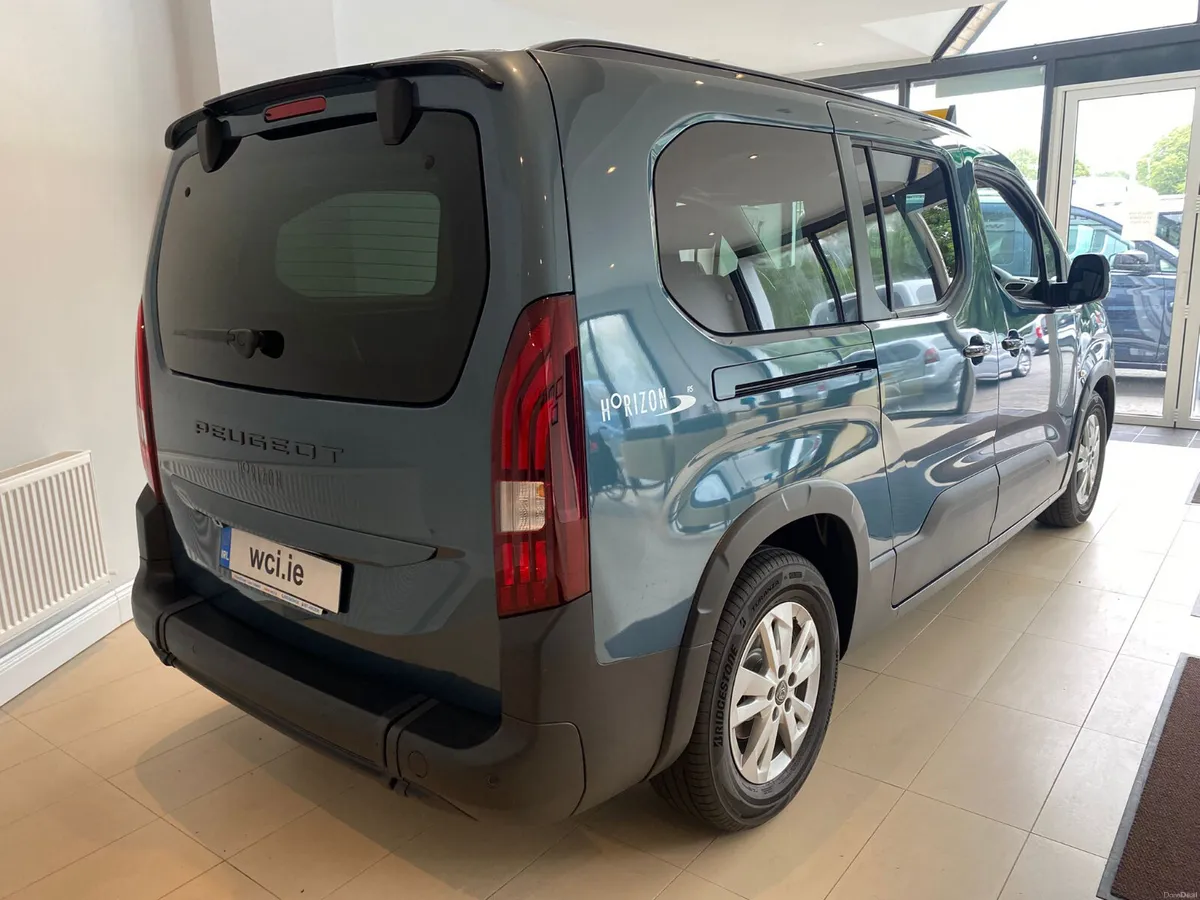 ✅ Wheelchair Taxi Peugeot Rifter LWB - Image 6