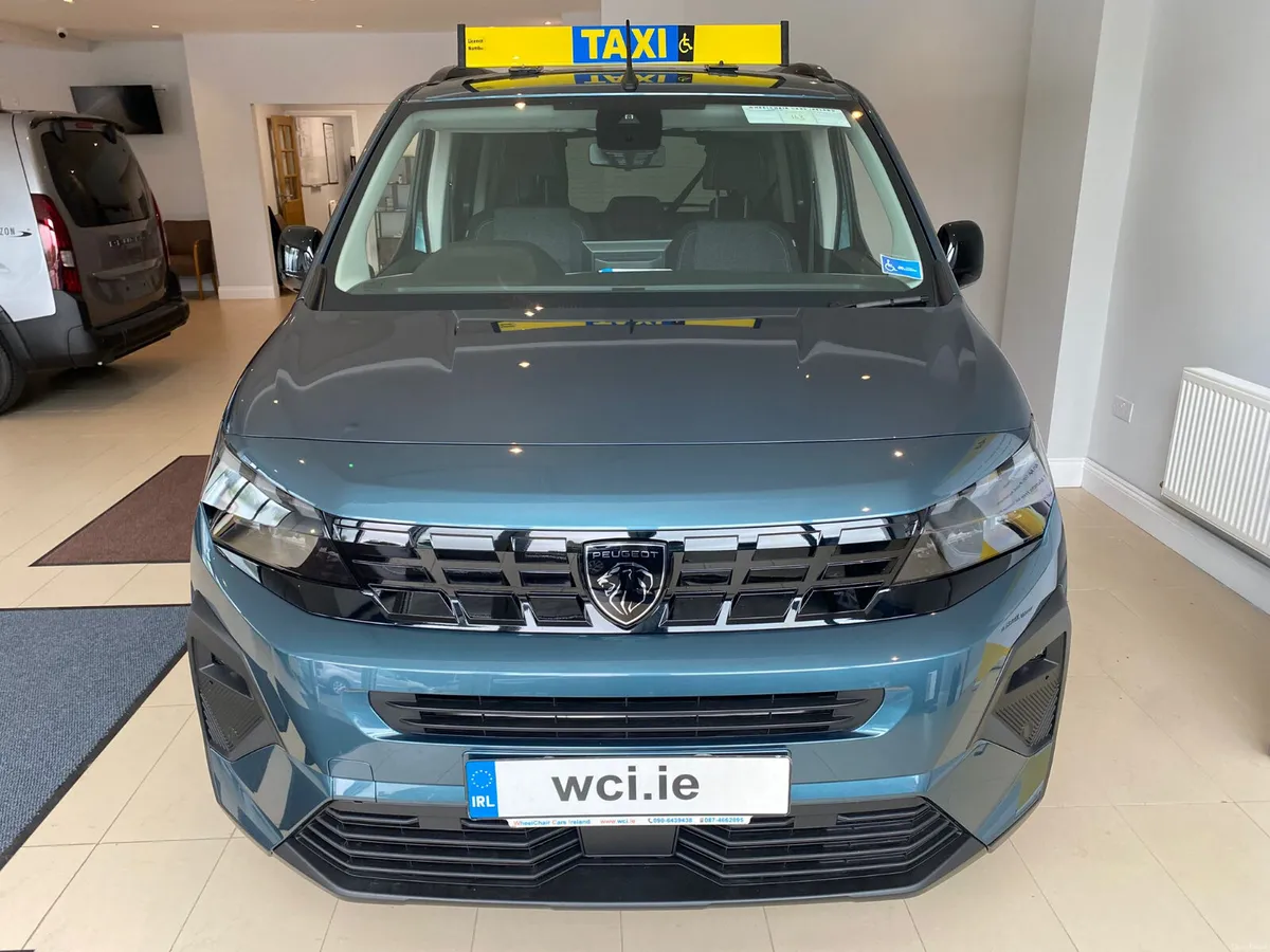 ✅ Wheelchair Taxi Peugeot Rifter - Image 2