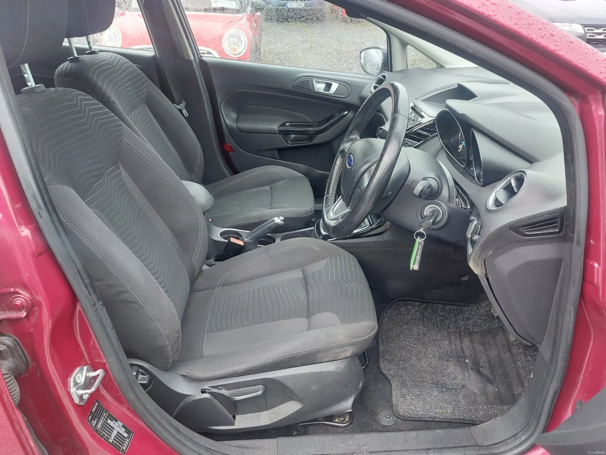 Ford Fiesta 2015 - Image 2