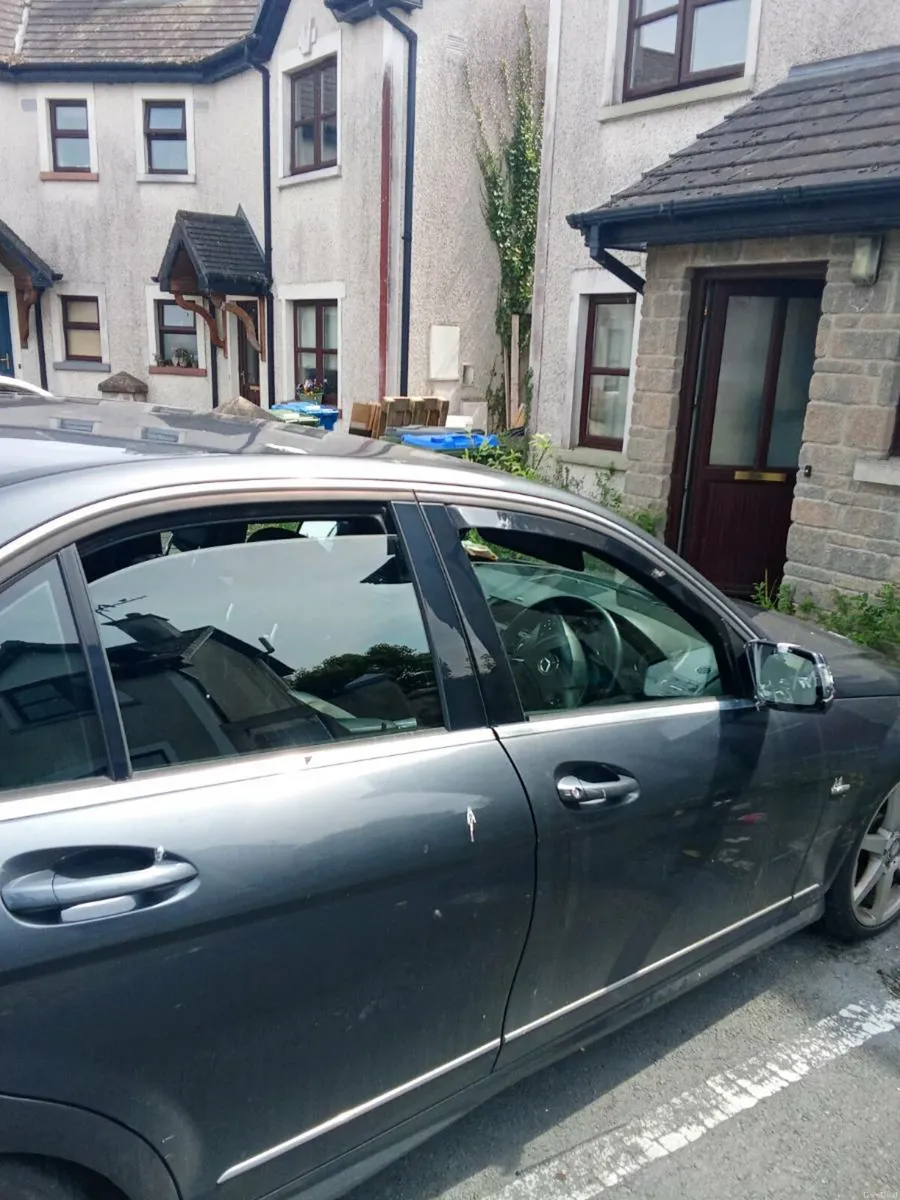 09 Mercedes Benz C220 car for sale - Image 2