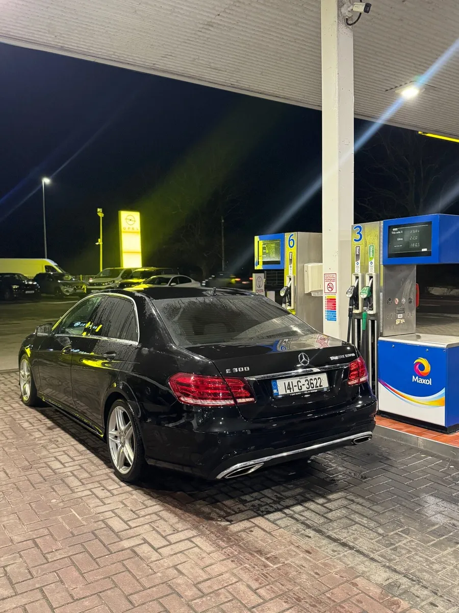 Mercedes E300 automatic - Image 4