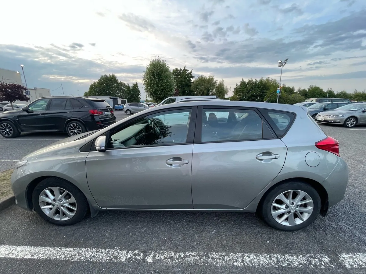 Toyota auris 2014 diesel - Image 4