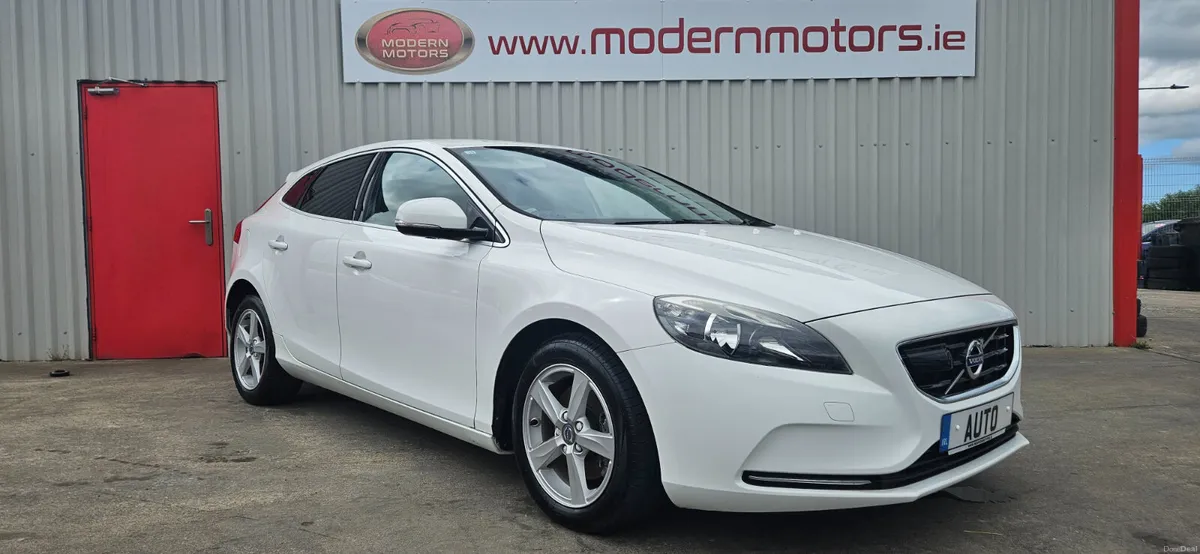 Volvo V40 automatic t4 1.6 petrol low kms - Image 2