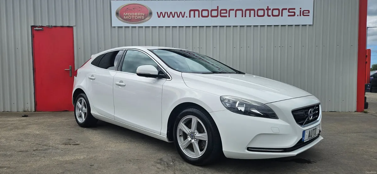 Volvo V40 automatic t4 1.6 petrol low kms - Image 3